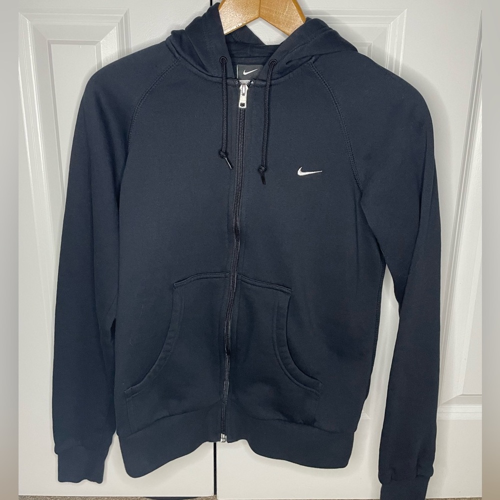 Nike Full Zip, 2 Pocket, Black Hoodie with white logo- Kids Medium